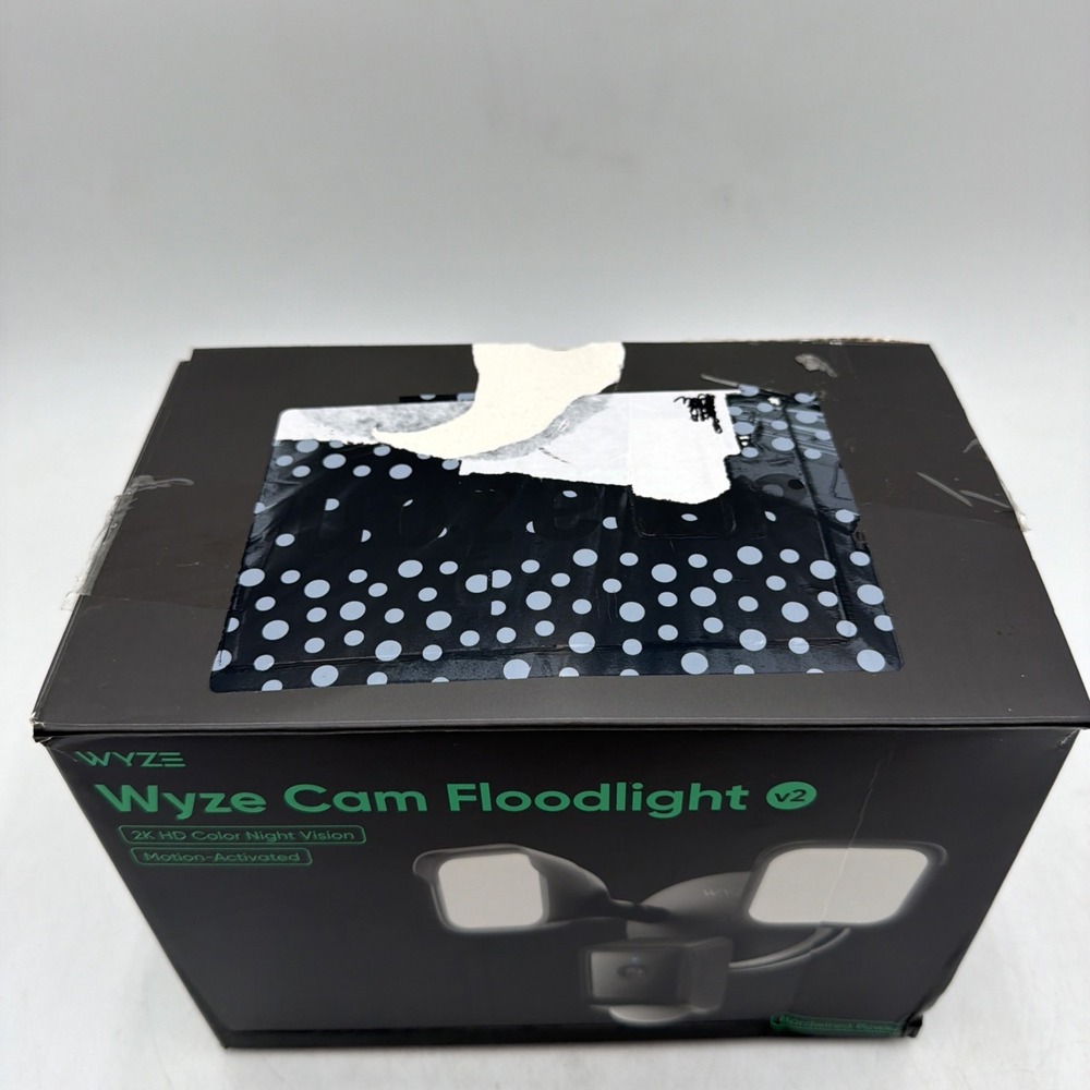 Wyze Cam Floodlight V2 Motion-Activated 2K HD Color Night Vision Camera - Picture 2 of 8